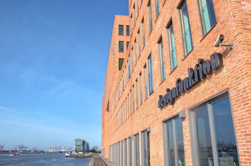 HOLZHAFEN OST