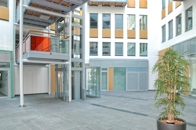Ludwig-Erhard-Straße 20