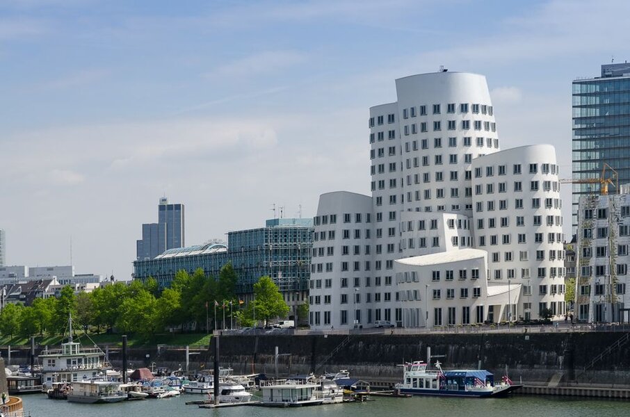 Gehry Bauten Medienhafen Düsseldorf Co Working Businesscenter Hellomonday Büro Mieten Agentur Rhein (11)