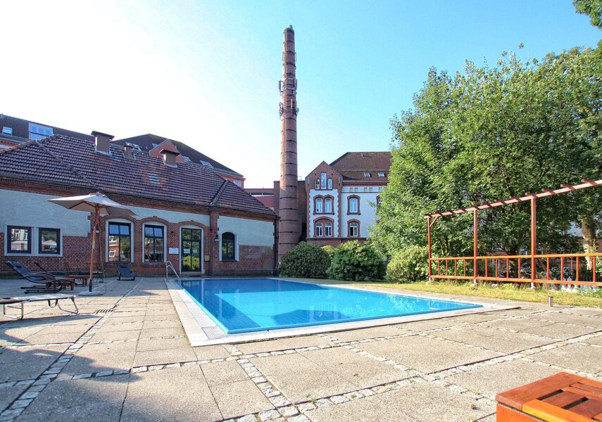 Westend Village Hamburg Büroloft Mieten Bahrenfeld A7 Hellomonday Pool Grillen (5)